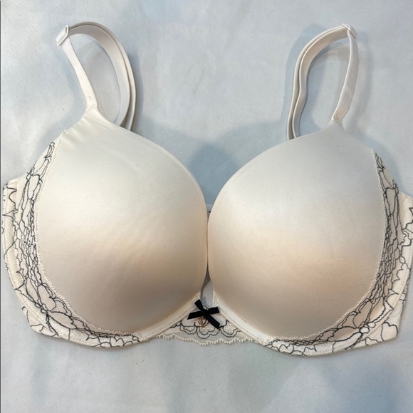VS Body by Victoria Push-Up White Lace Underwire Bra, Size 34 DDD, Preowned - Picture 12 of 12